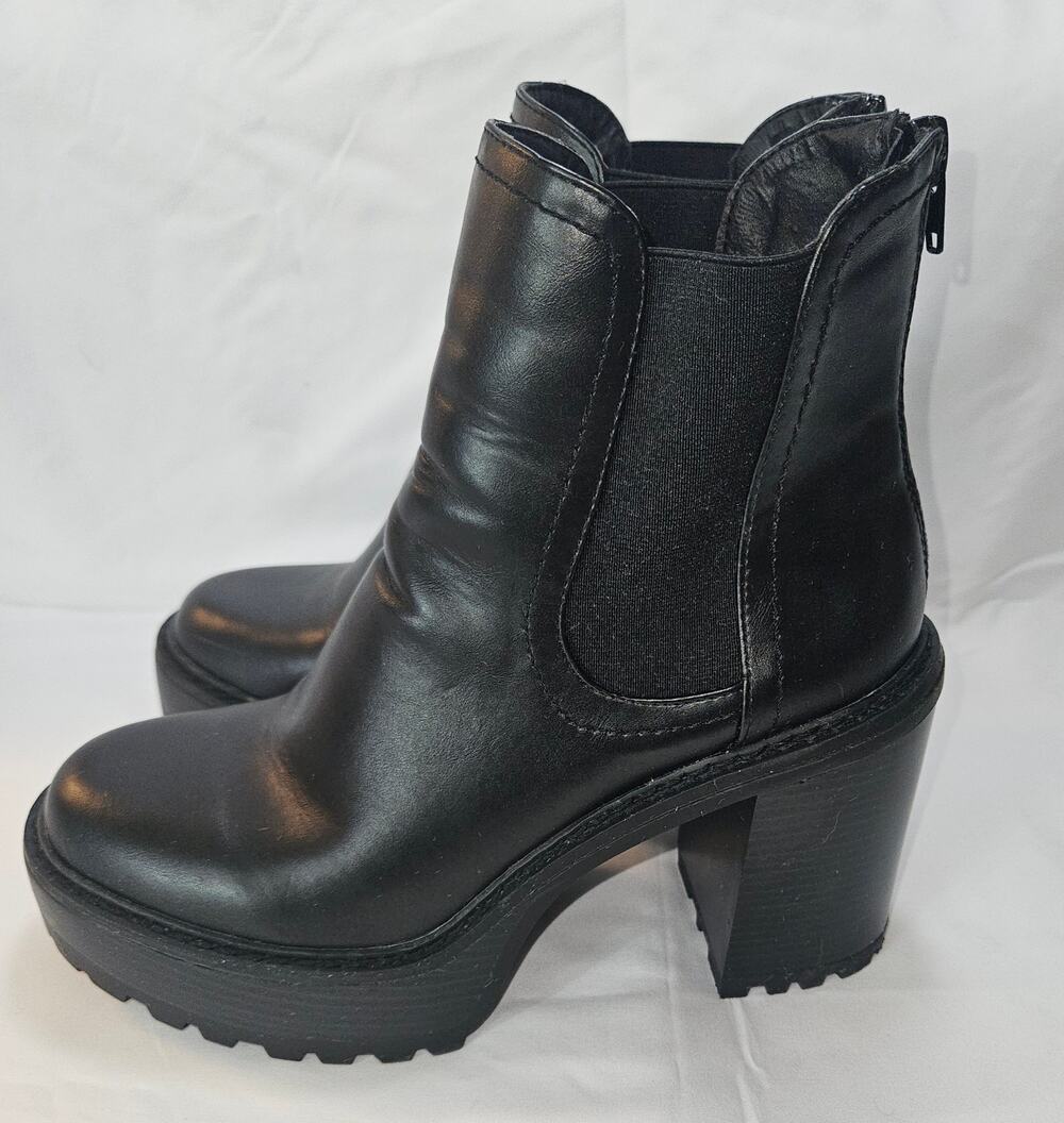 Madden Girl Black Faux Leather Lug Sole Ankle Boots Women’s 9M Chunky